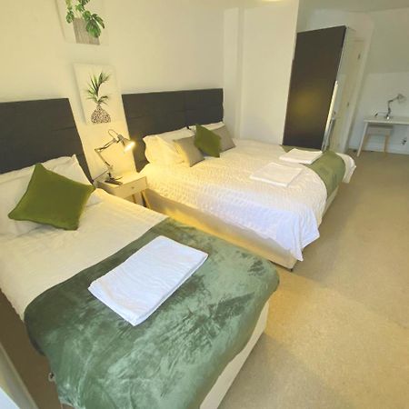 Walsall Group Accommodation ภายนอก รูปภาพ