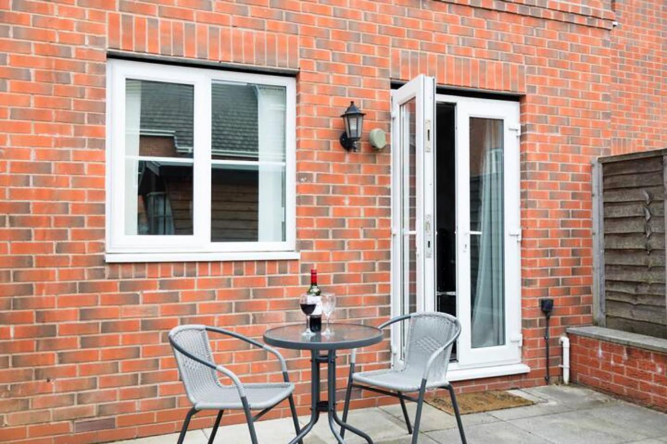 Walsall Group Accommodation ภายนอก รูปภาพ