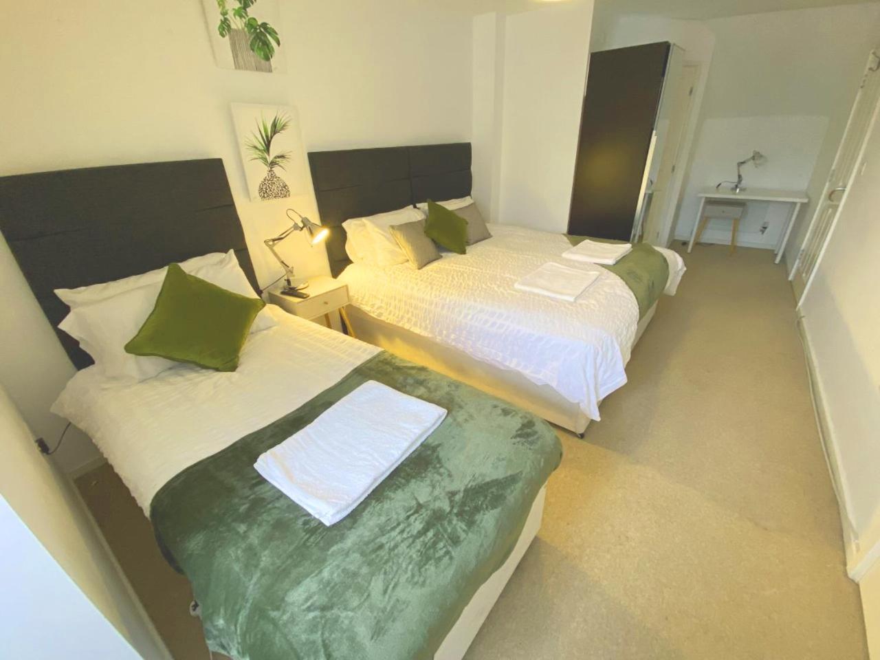 Walsall Group Accommodation ภายนอก รูปภาพ