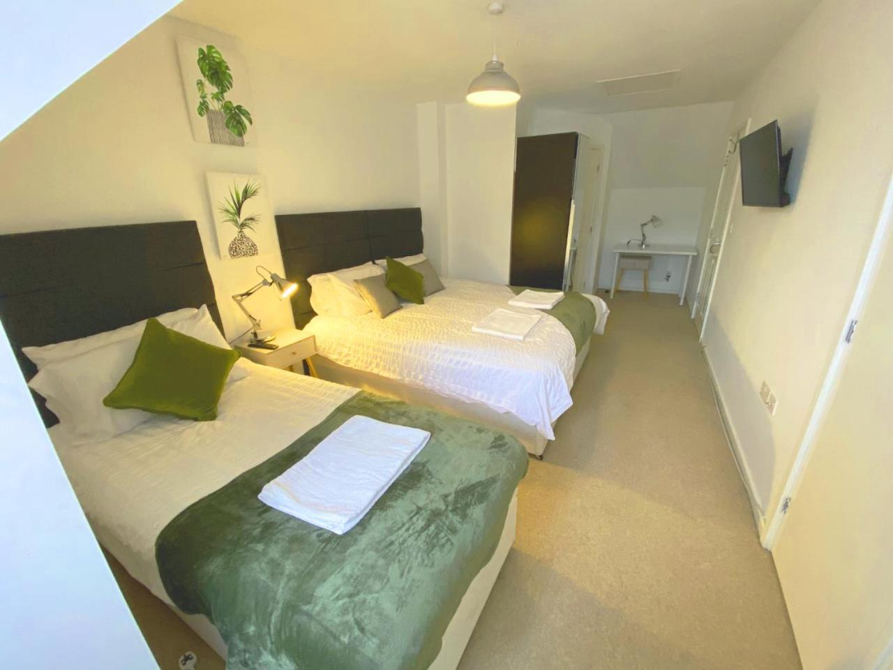 Walsall Group Accommodation ภายนอก รูปภาพ