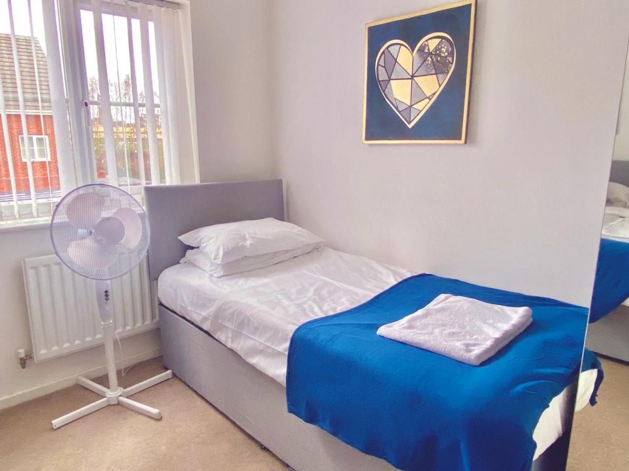 Walsall Group Accommodation ภายนอก รูปภาพ