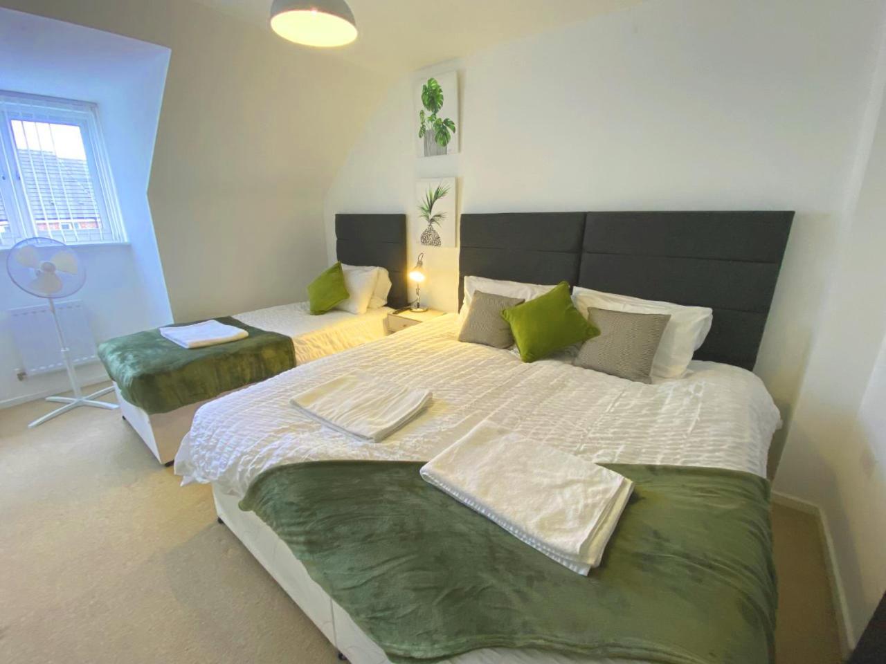 Walsall Group Accommodation ภายนอก รูปภาพ