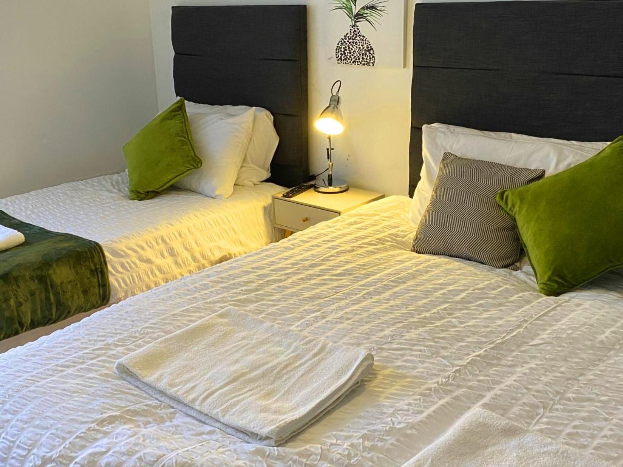 Walsall Group Accommodation ภายนอก รูปภาพ
