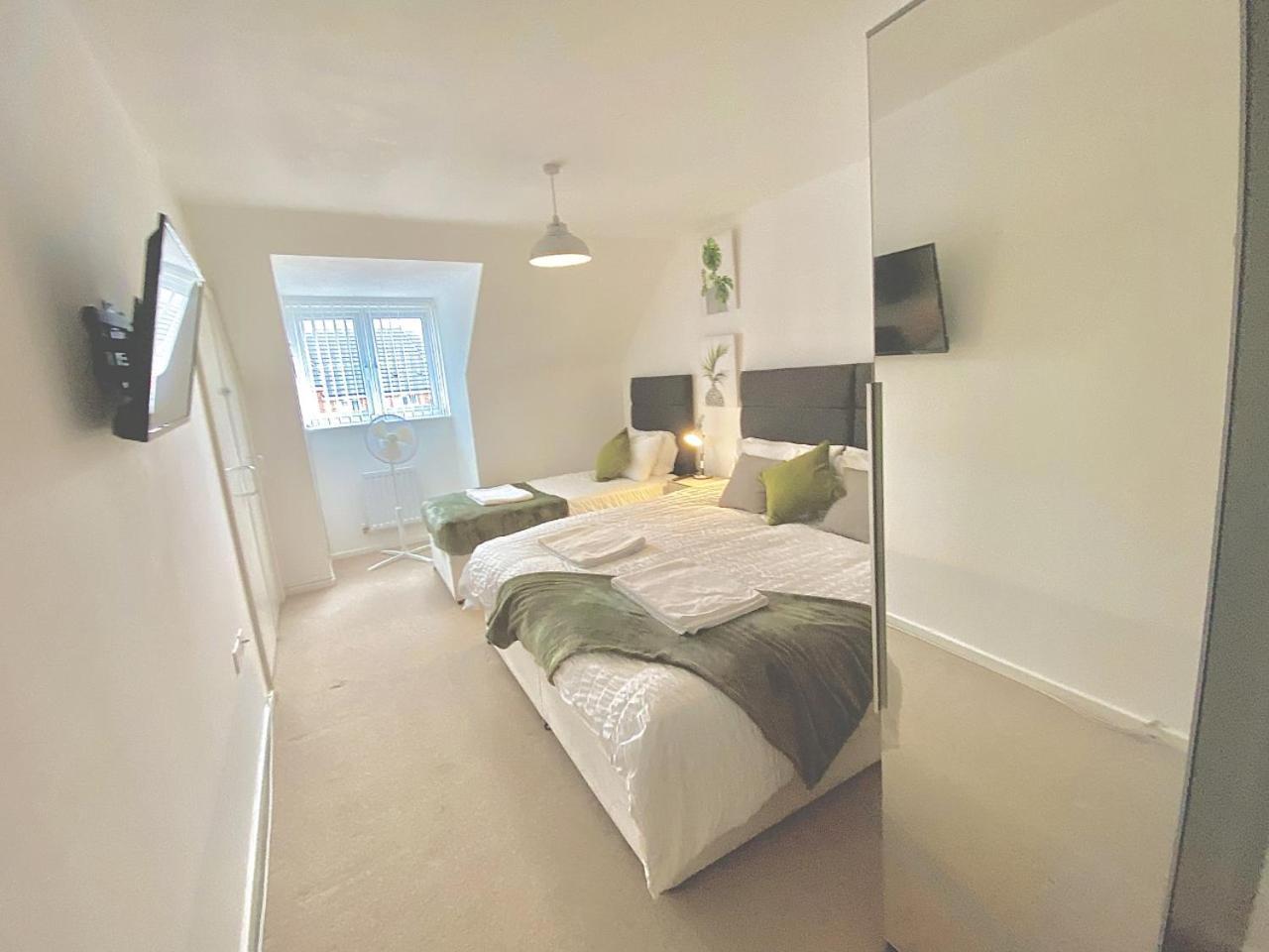 Walsall Group Accommodation ภายนอก รูปภาพ