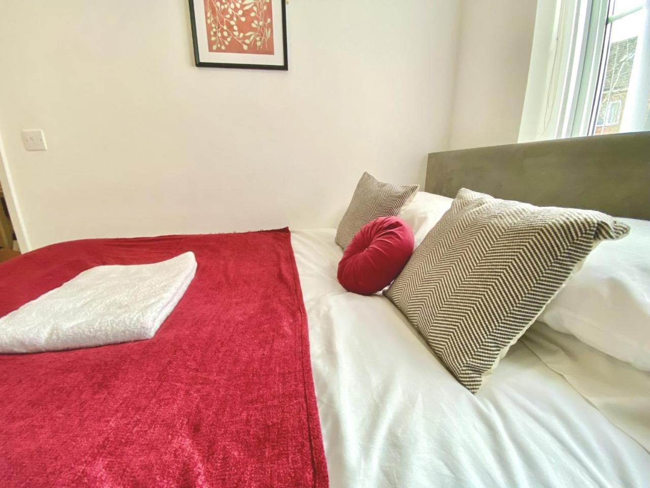 Walsall Group Accommodation ภายนอก รูปภาพ