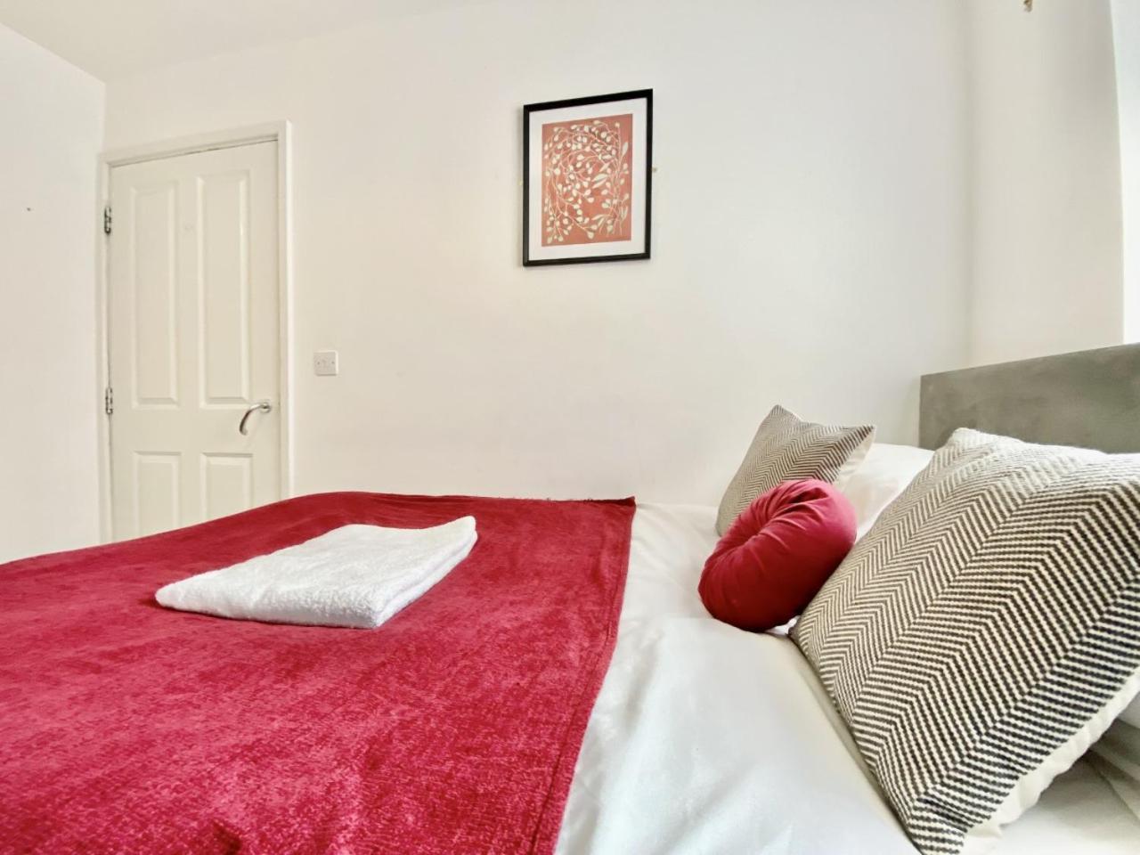 Walsall Group Accommodation ภายนอก รูปภาพ