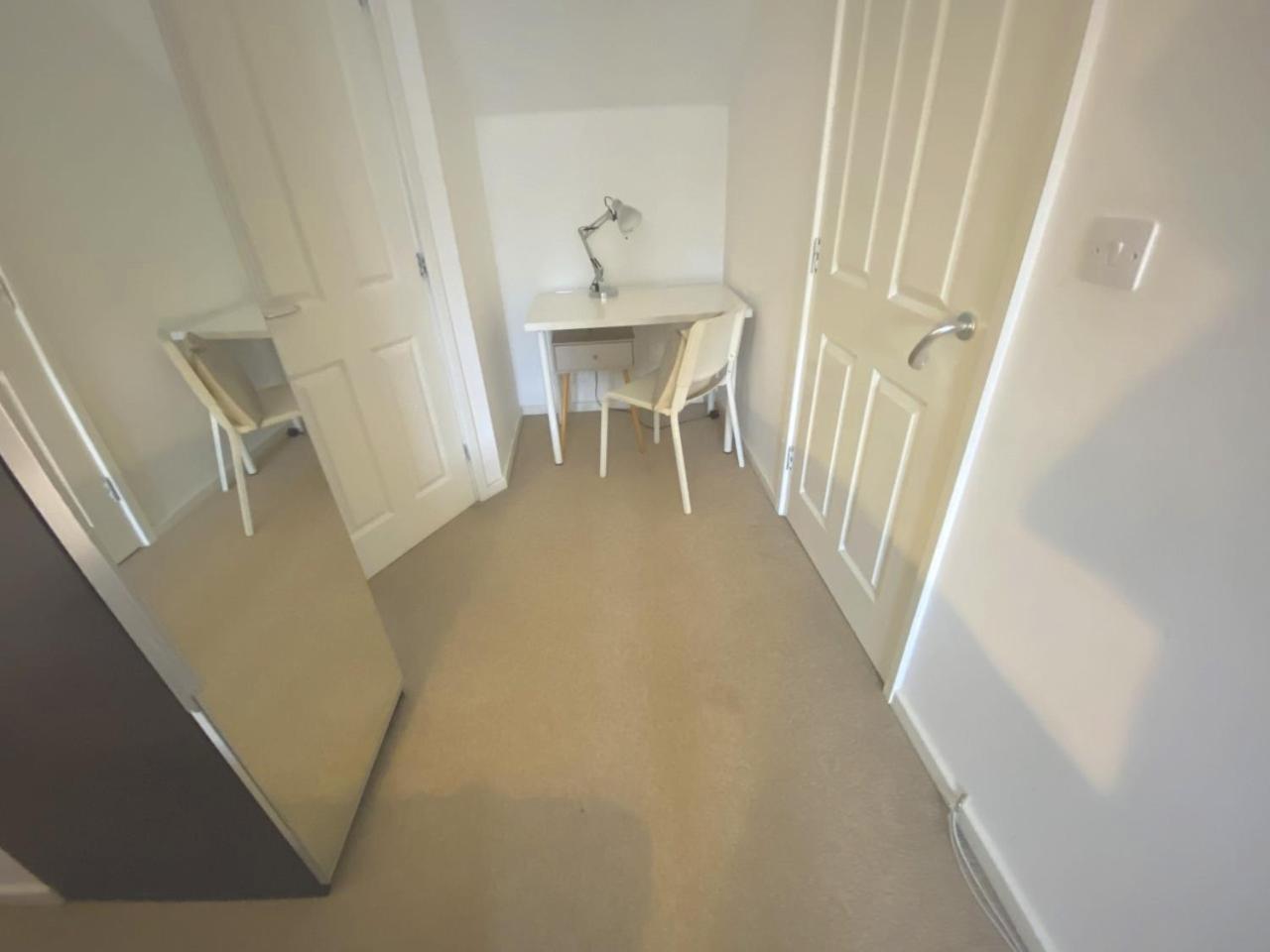 Walsall Group Accommodation ภายนอก รูปภาพ